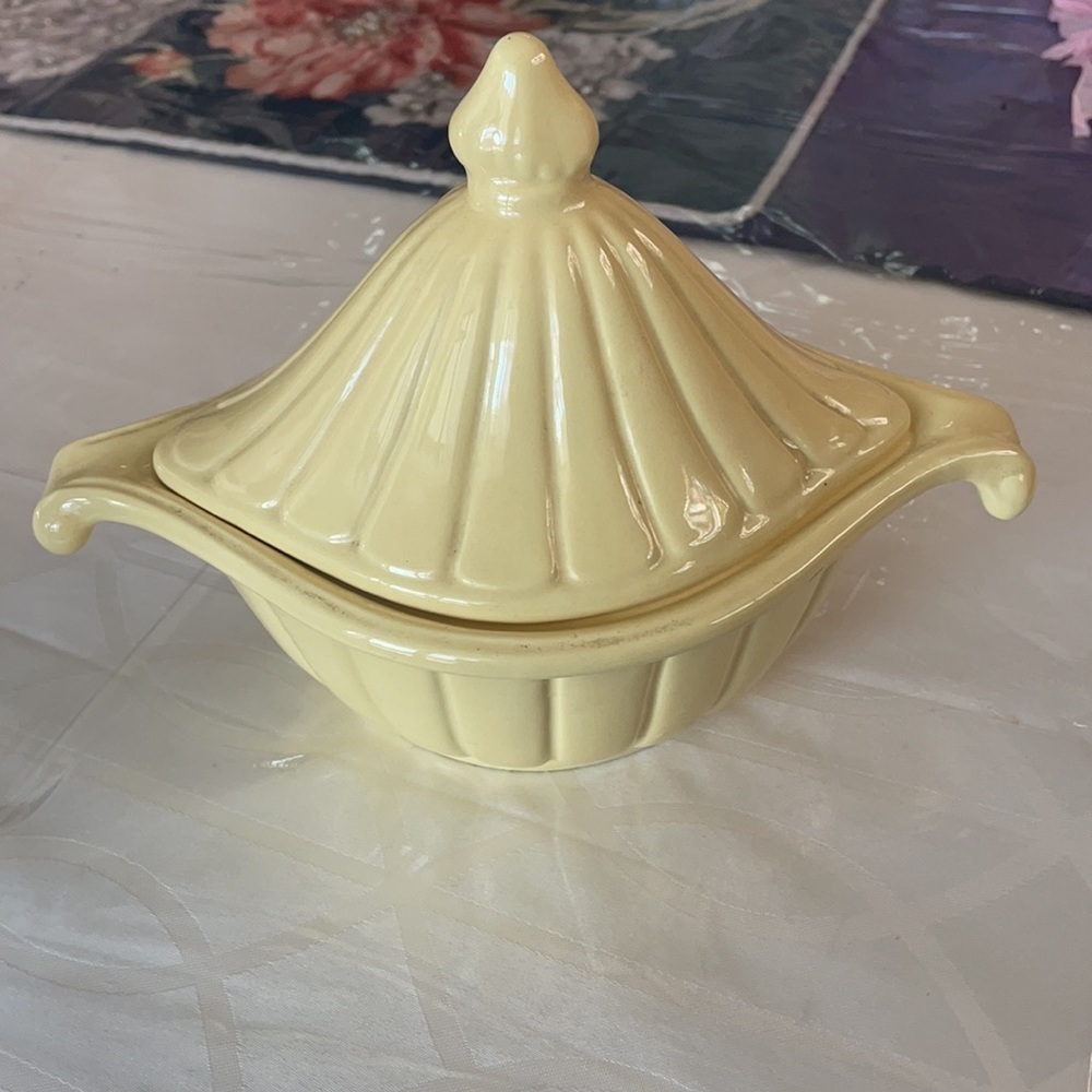 COVERED Scalloped Dish By HAEGER